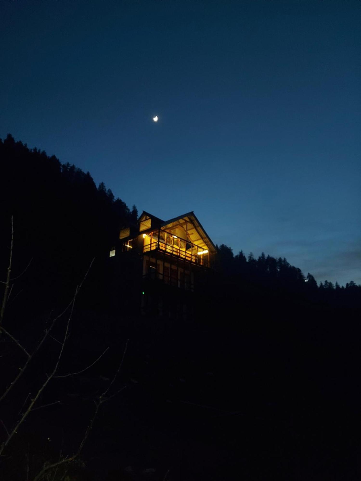 Sukun Hostel Sainj ภายนอก รูปภาพ